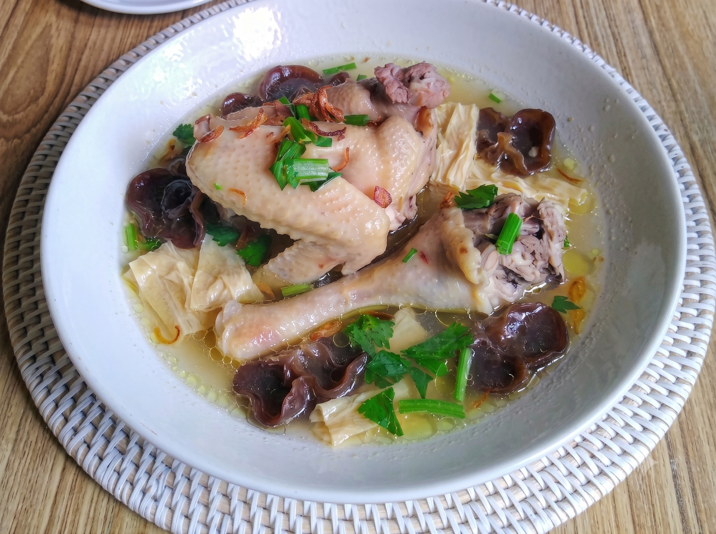 Ayam Kuah Kembang Tahu Jamur